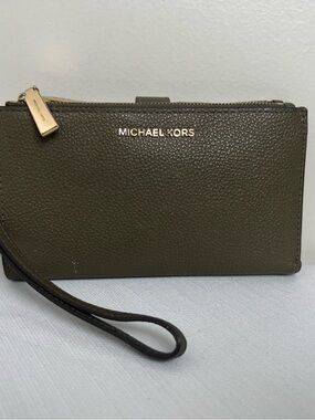 Michael Kors Olive Pebbled Leather Jet Set Phone Wristlet with Gold Hardware
